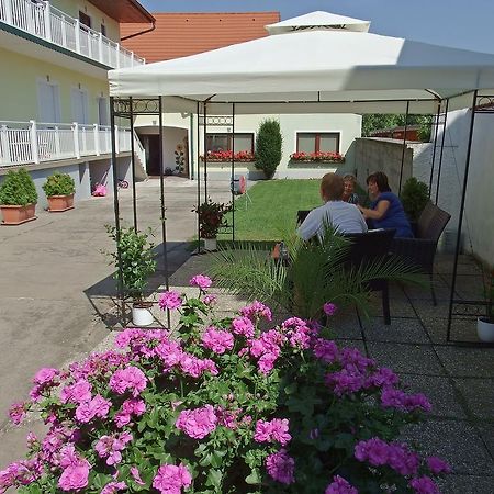 Gaestehaus - Doris - Wenzl Mörbisch am See Eksteriør bilde