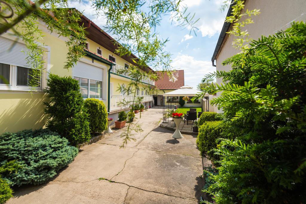 Gaestehaus - Doris - Wenzl Mörbisch am See Eksteriør bilde