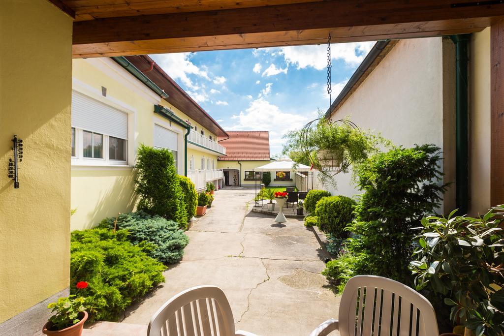 Gaestehaus - Doris - Wenzl Mörbisch am See Eksteriør bilde