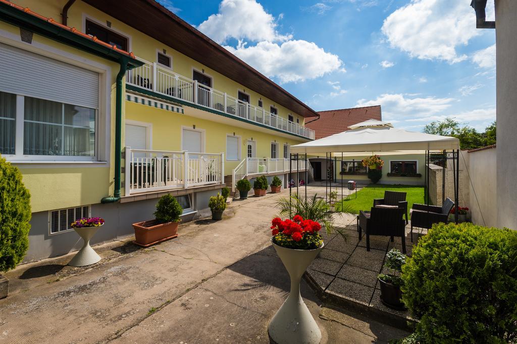 Gaestehaus - Doris - Wenzl Mörbisch am See Eksteriør bilde