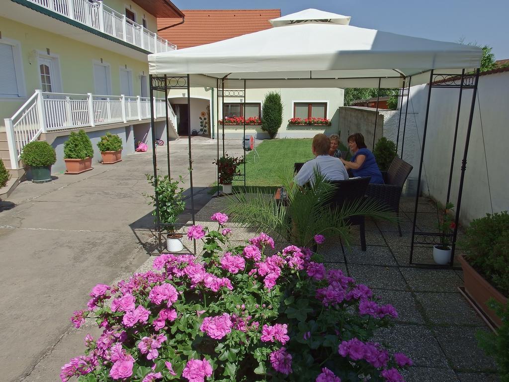 Gaestehaus - Doris - Wenzl Mörbisch am See Eksteriør bilde